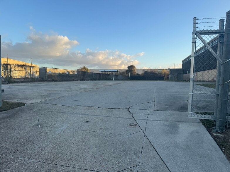 More Photos Of 801 Edwards Ave, New Orleans Distribution For Lease