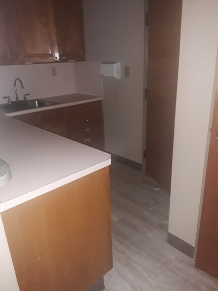 More Photos Of 951 York Dr, DeSoto Medical For Lease