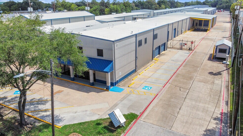 More Photos Of 3526-3530 Lang Rd, Houston Unknown For Lease
