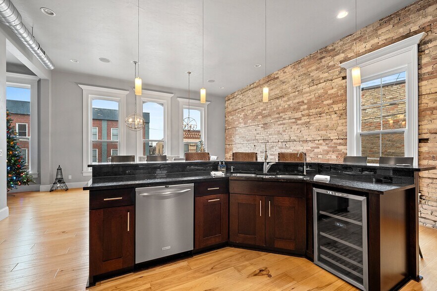 More Photos Of 408 Dousman St, Green Bay Storefront Retail Residential For Sale