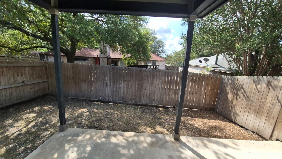 More Photos Of 6866 Lakeview Dr, San Antonio Multifamily For Sale