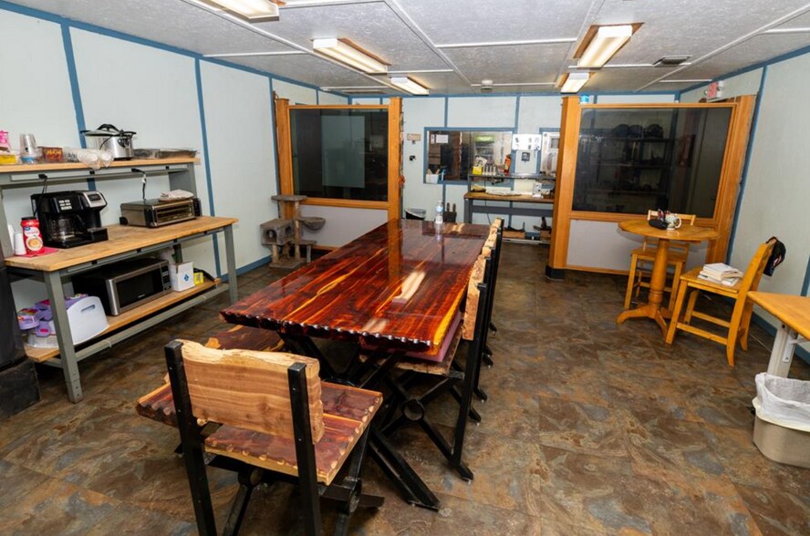 More Photos Of 203 Norton St, Lone Oak Warehouse For Sale