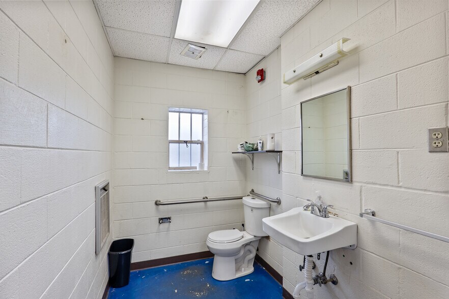 More Photos Of 2935 New Leicester Hwy, Leicester Showroom For Sale