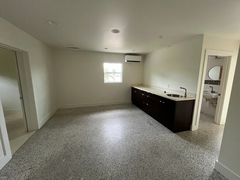 More Photos Of 5861 Cortez Rd, Bradenton Office For Lease