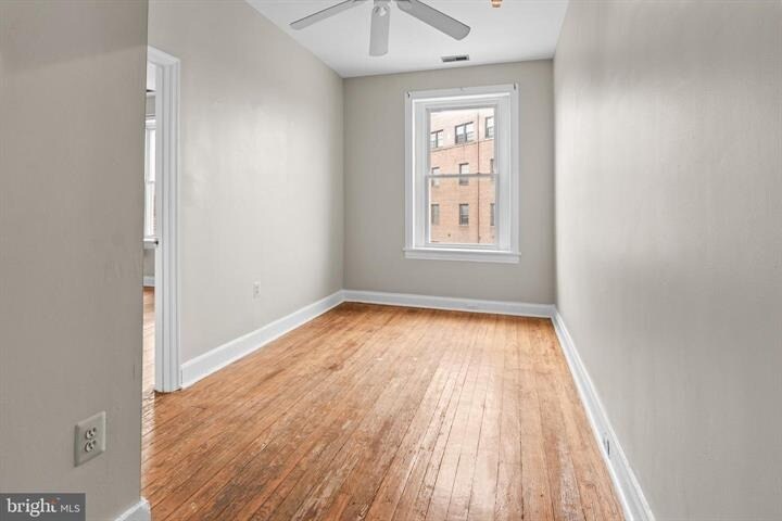 More Photos Of 2112 Fleet St, Baltimore Bar For Sale