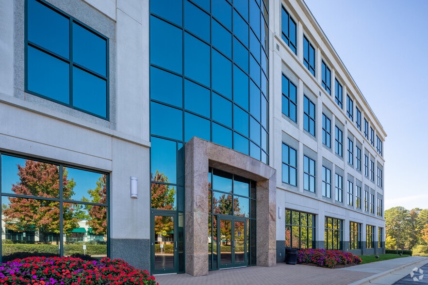 More Photos Of 8010 Arco Corporate Dr, Raleigh Office For Lease