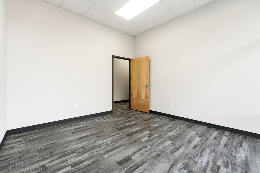 More Photos Of 1901 Peachtree Industrial Blvd, Buford Warehouse For Lease