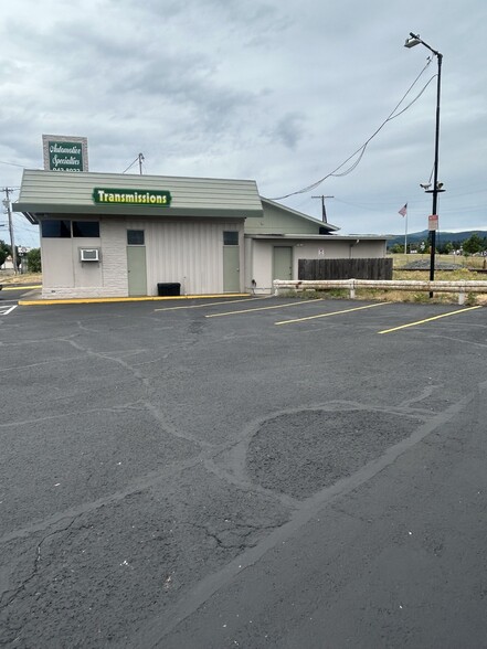 More Photos Of 424 S Pacific Hwy, Cottage Grove Auto Repair For Sale