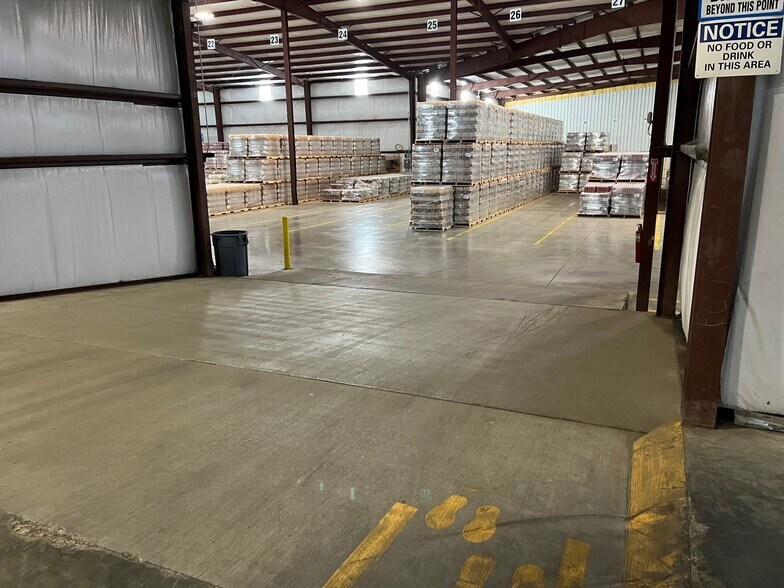 More Photos Of 106 Trooper Dr, Hot Springs National Park Distribution For Lease