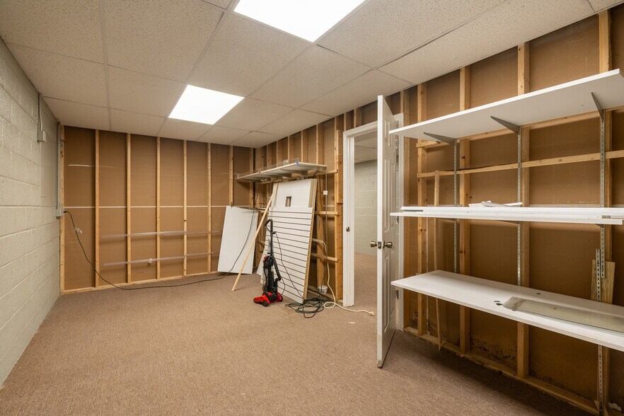 More Photos Of 828 E Main St, Carbondale General Retail For Sale