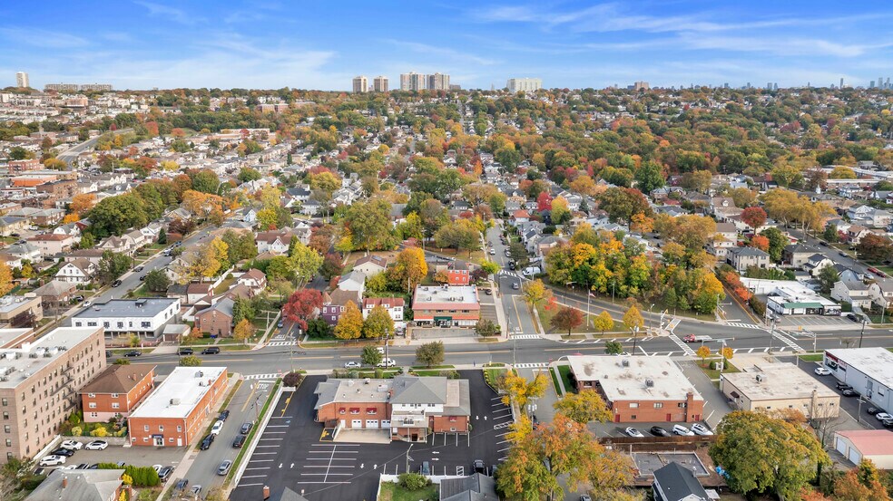 More Photos Of 824 N Broad Ave, Ridgefield General Retail For Sale