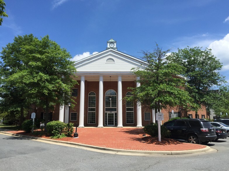 Primary Photo Of 11340 Pembrooke Sq, Waldorf Medical For Sale
