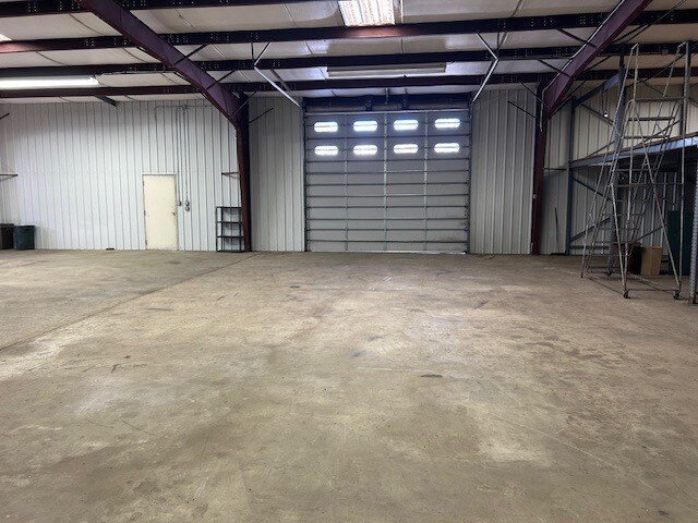 More Photos Of 755 S Beverwyck Rd, Parsippany Warehouse For Lease