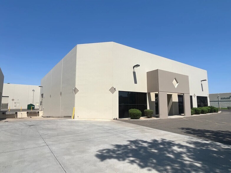 More Photos Of 3443 W Earll Dr, Phoenix Warehouse For Lease