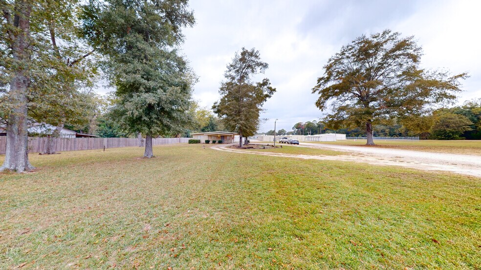 More Photos Of 1300 S Mock Rd, Albany Office Residential For Lease