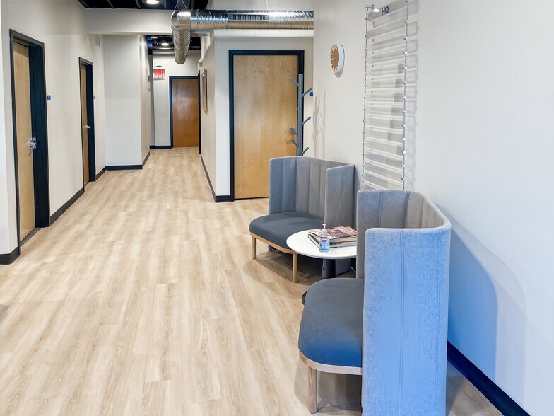 More Photos Of 16102 Chagrin Blvd, Shaker Heights Coworking Space