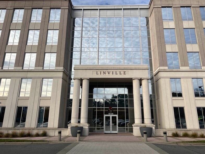 More Photos Of 101 N Tryon St, Charlotte Coworking Space