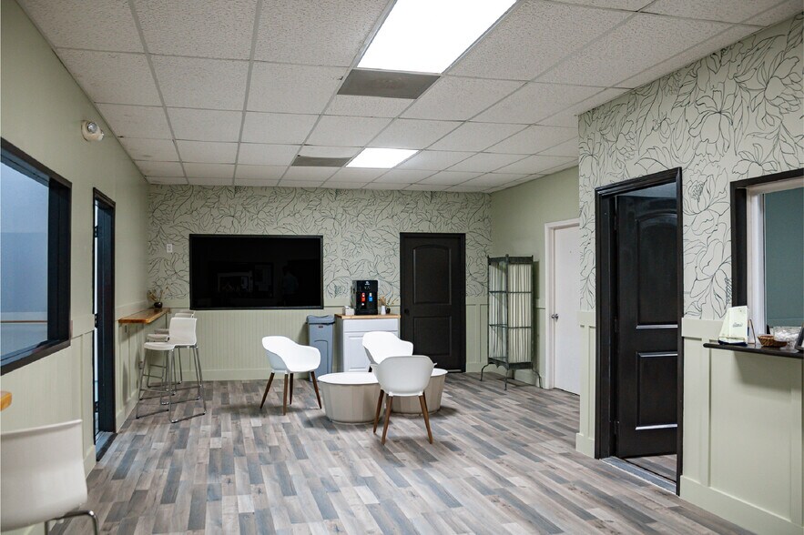 More Photos Of 409 Rayford Rd, Spring Freestanding For Sale