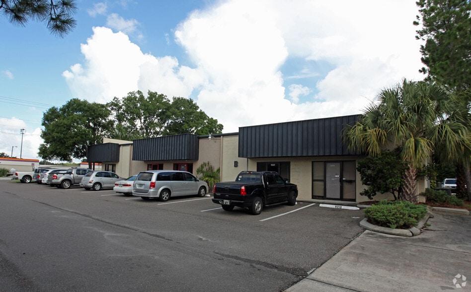 More Photos Of 9211-9237 Lazy Ln, Tampa Flex For Lease