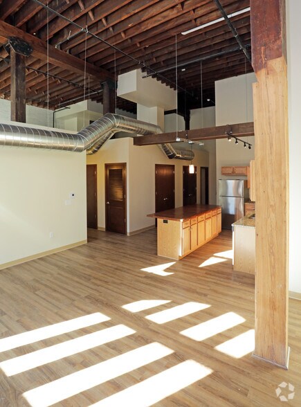 More Photos Of 511 Pershing Ave, Davenport Multifamily For Sale