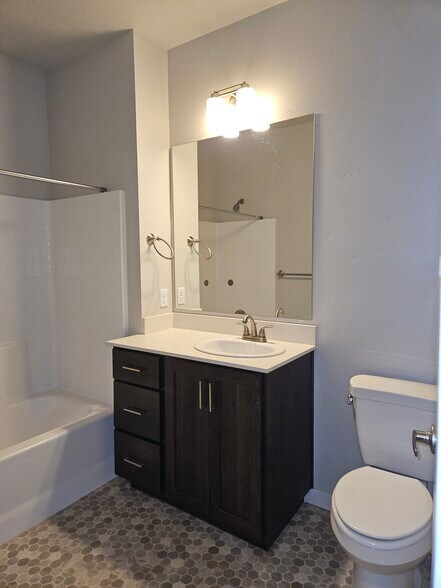 More Photos Of 324 NE 3rd St, Meridian Multifamily For Sale