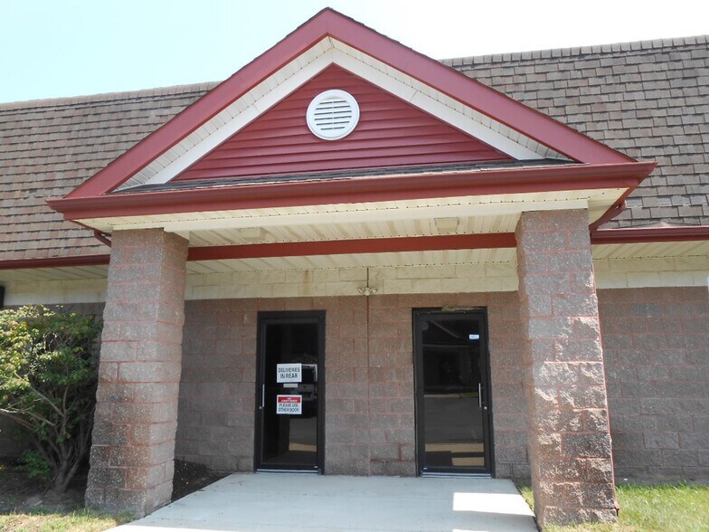 More Photos Of 825 Mill Rd, Pleasantville Distribution For Lease