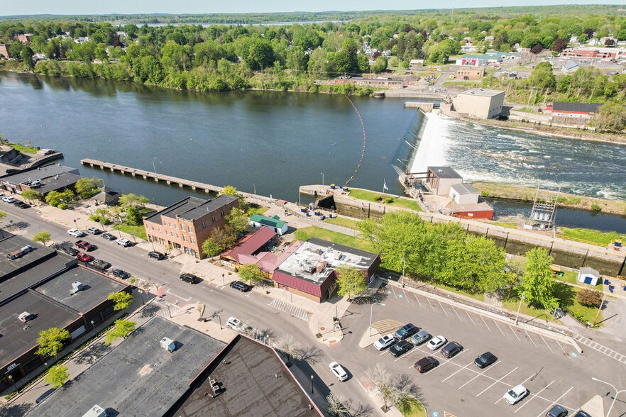 More Photos Of 24 S First St, Fulton Restaurant For Sale