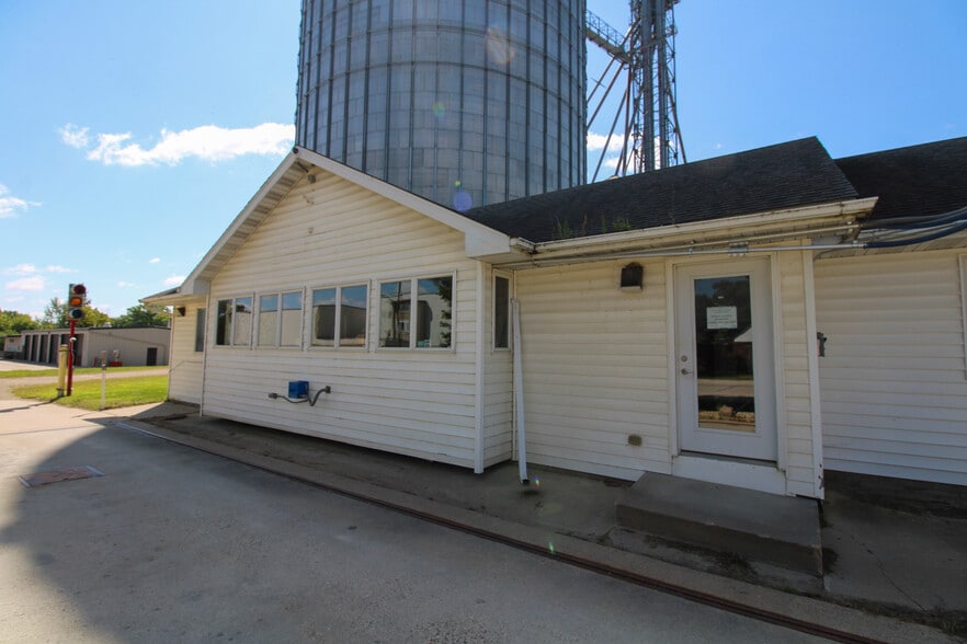 More Photos Of 135 E Front St, Claremont Specialty For Sale