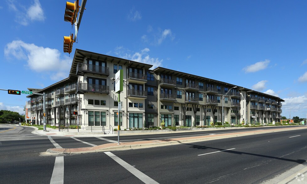 More Photos Of 403 E Koenig Ln, Austin Apartments For Lease