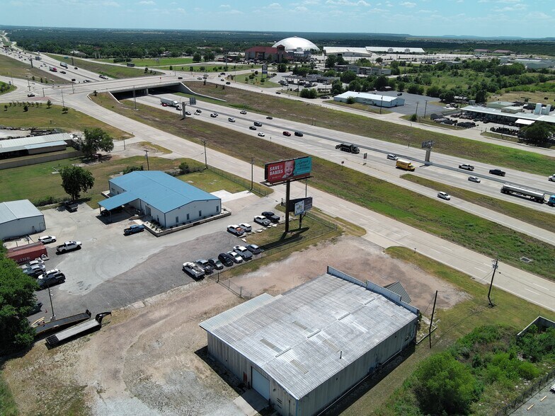 More Photos Of 2604 S IH 35, Belton Flex For Lease
