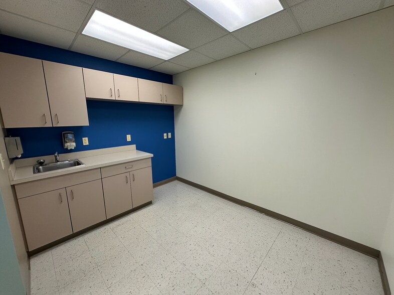 More Photos Of 4866-4874 Wunnenberg Way, West Chester Medical For Sale
