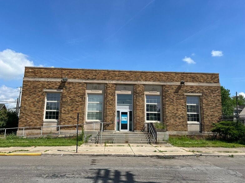 Primary Photo Of 235 Burke St, River Rouge Office For Sale