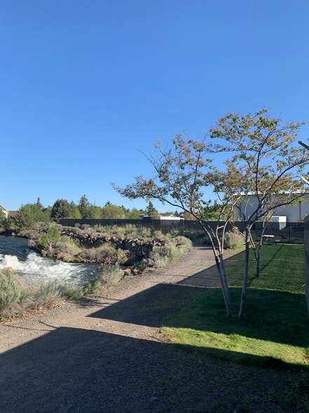 More Photos Of 62982 18th St, Bend Warehouse For Lease