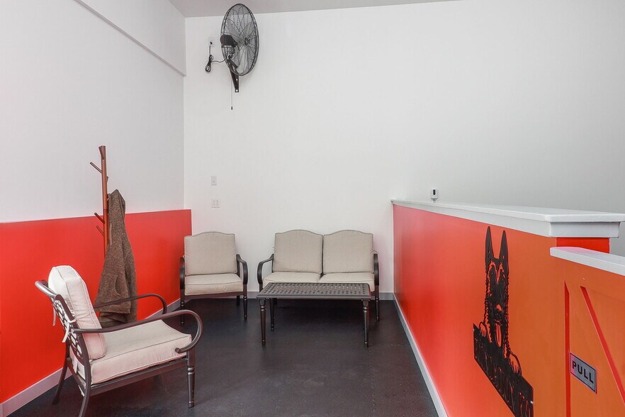 More Photos Of 27 S 100 W, Valparaiso Veterinarian Kennel For Sale