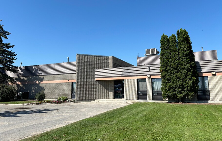 Primary Photo Of 380 Keewatin St, Winnipeg Warehouse For Lease