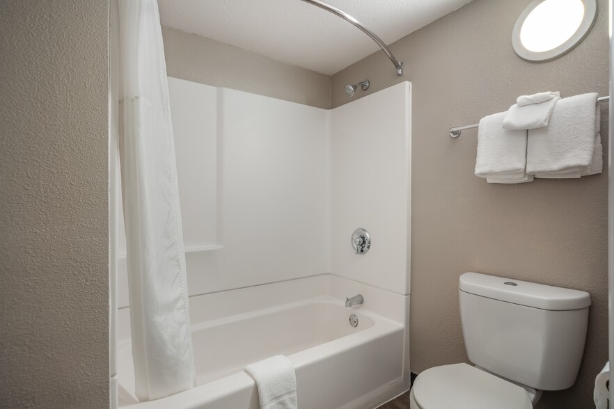 More Photos Of 750 Raintree Dr, Carlsbad Hotel For Sale