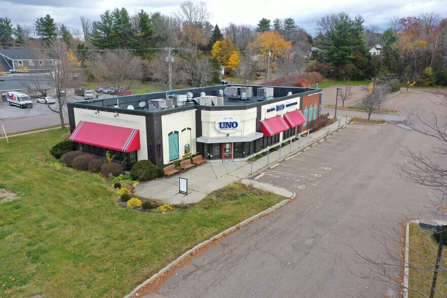 Primary Photo Of 1330 Shelburne Rd, South Burlington Restaurant For Lease