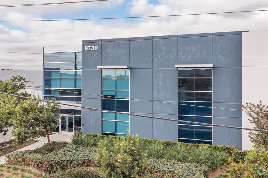 More Photos Of 8739 Dice Rd, Santa Fe Springs Warehouse For Lease