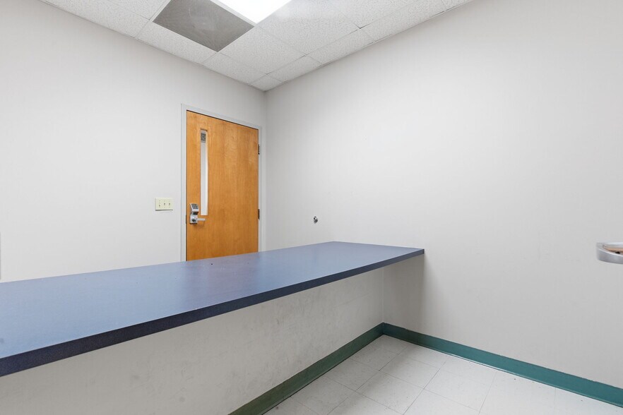 More Photos Of 1612 N Osteopathy, Kirksville Office For Sale