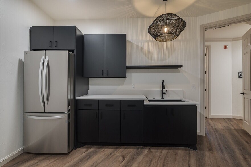 More Photos Of 201-203 E 10th St Plz, Edmond Office For Lease