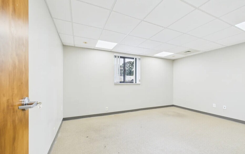 More Photos Of 174 Armistice Blvd, Pawtucket Medical For Lease