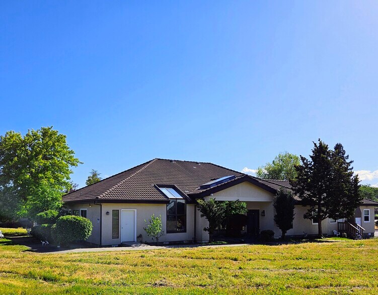 Primary Photo Of 181 NW Bunnell Ave, Grants Pass Apartments For Sale