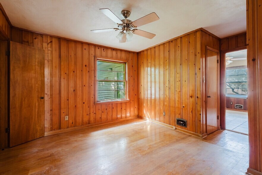 More Photos Of , Lexington Specialty For Sale