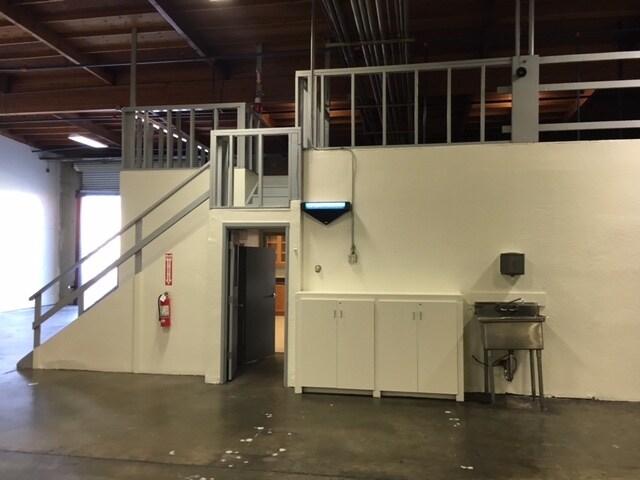 More Photos Of 380 Swift Ave, South San Francisco Warehouse For Lease