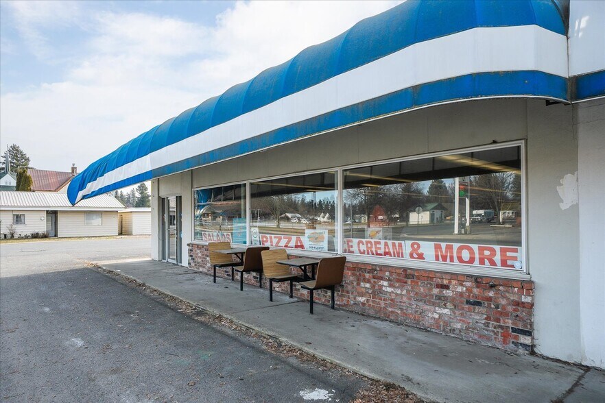 More Photos Of 120-124 E Crawford St, Deer Park Freestanding For Sale