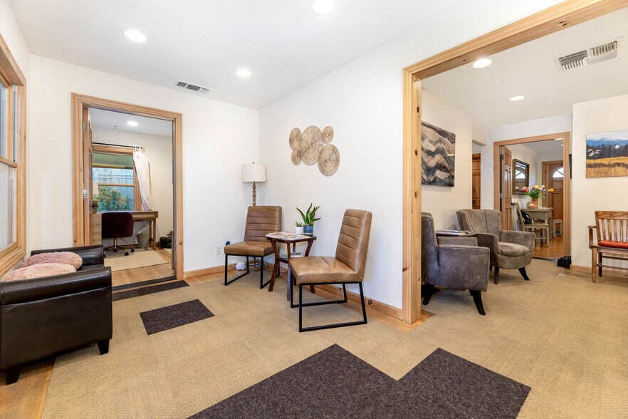 More Photos Of 825 Zion St, Nevada City Office For Sale