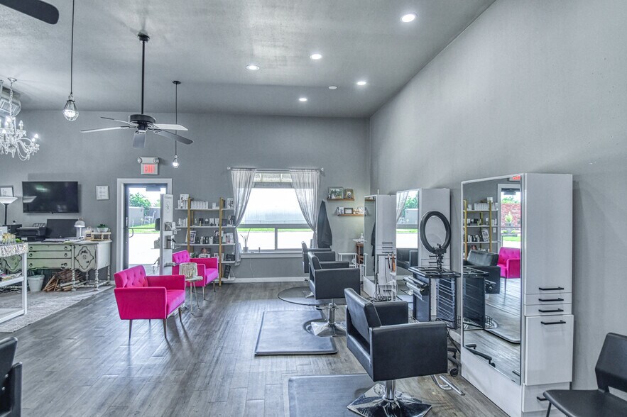More Photos Of 91 Monroe Ave NE, Piedmont Freestanding For Sale