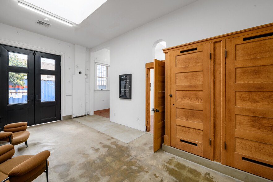 More Photos Of 244 W Florence Ave, Los Angeles Freestanding For Sale