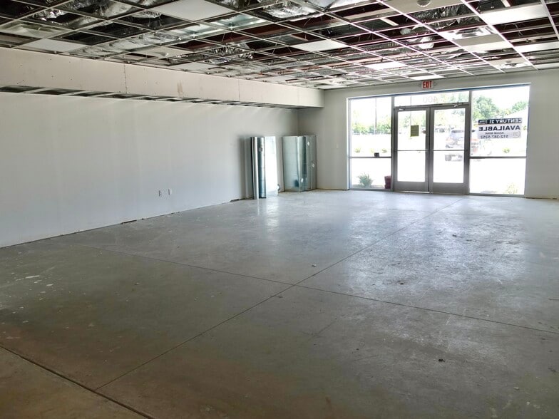 More Photos Of 2651 University ave, Georgetown Storefront Retail Office For Lease