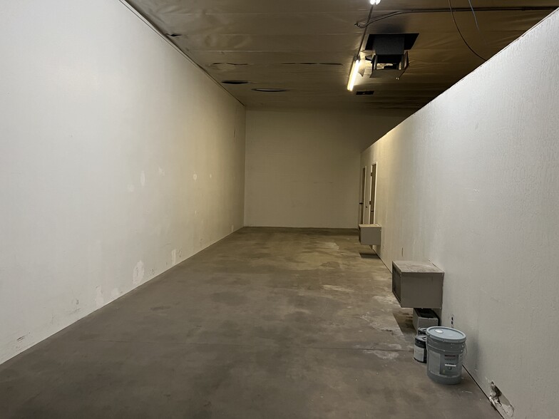 More Photos Of 1945 N Fine Ave, Fresno Flex For Lease